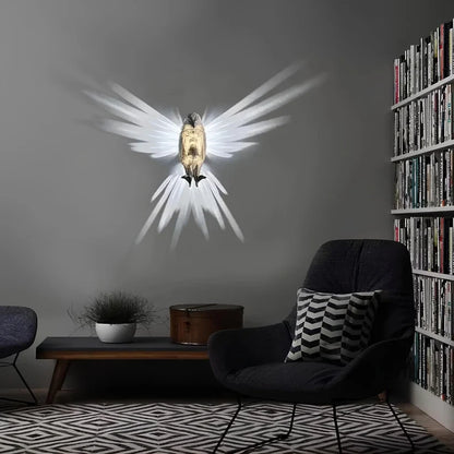 NovaWings™ – Wandlampe mit Projektion von Flügeln im Flug