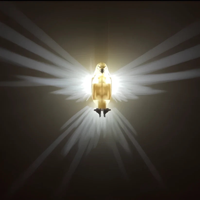 NovaWings™ – Wandlampe mit Projektion von Flügeln im Flug