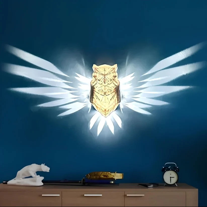 NovaWings™ – Wandlampe mit Projektion von Flügeln im Flug