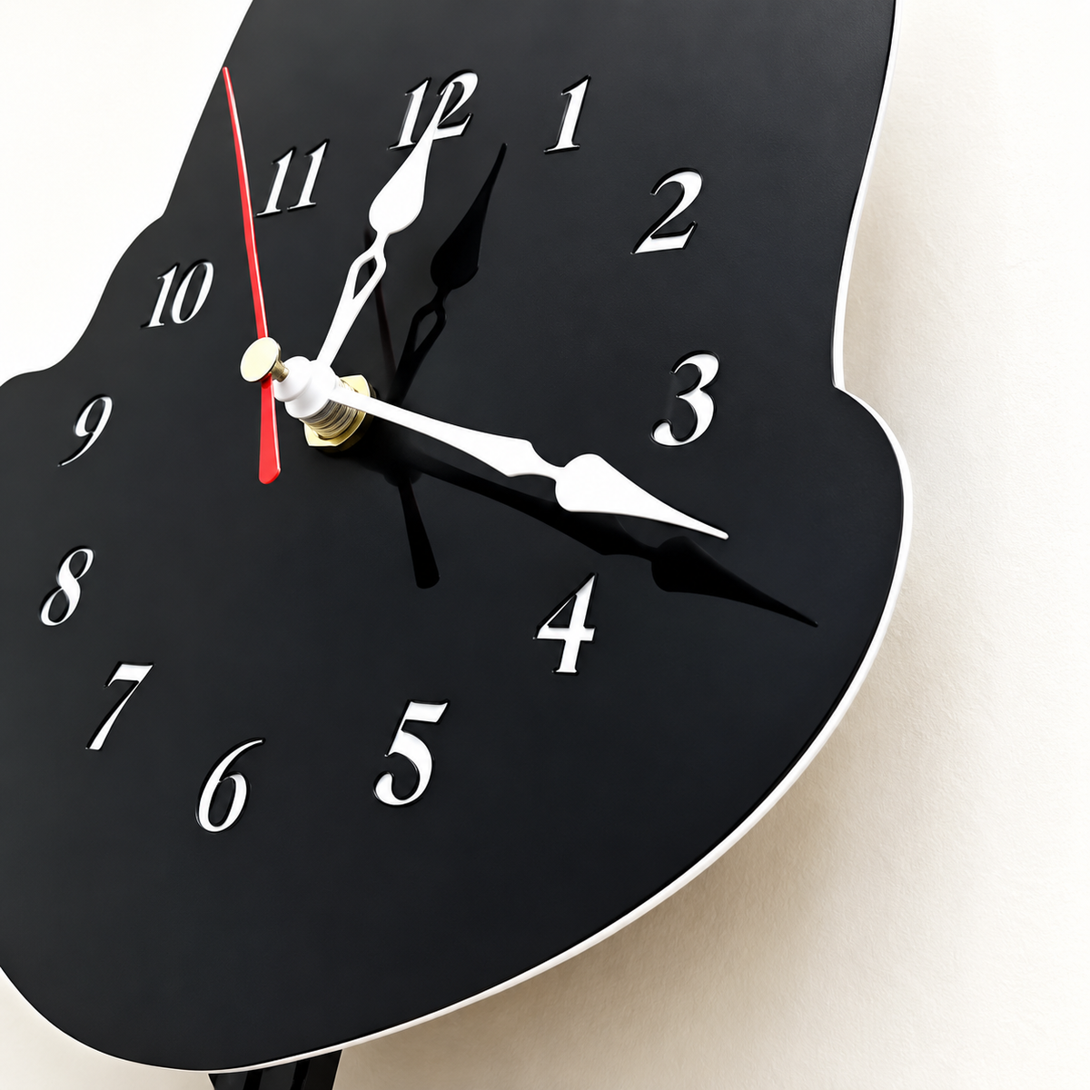 NovaPet Clock – Hunde- und Katzenuhr mit wackelndem Schwanz